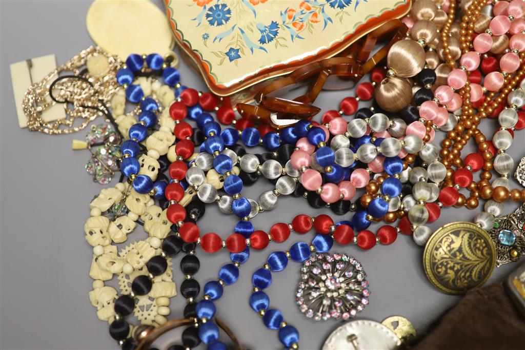 A small group of assorted costume jewellery.